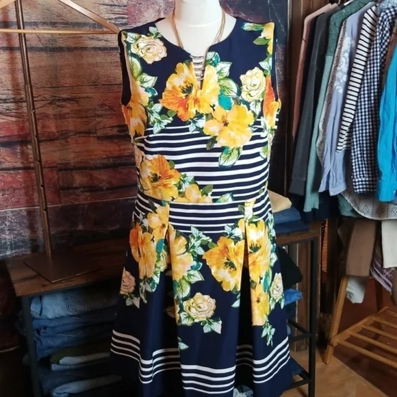 Db established 1962 | Navy Yellow Floral Fit and Flare Dress - Picture 2 of 10